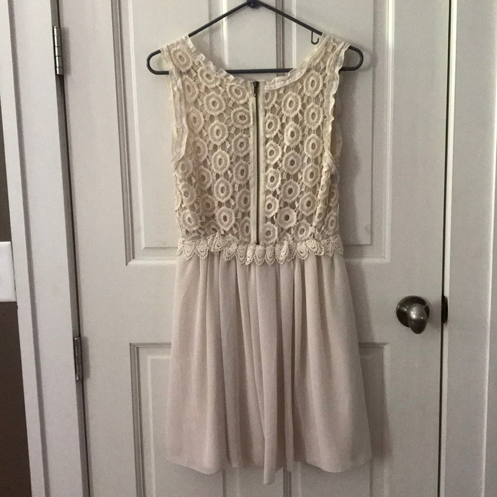 Dress - Picture 3 of 3